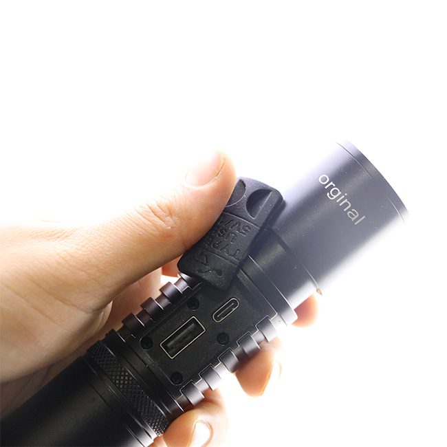 چراغ قوه زوم دار اسمال سان SMALL SUN ZY-2304 چراغ قوه زوم دار اسمال سان SMALL SUN ZY-2304