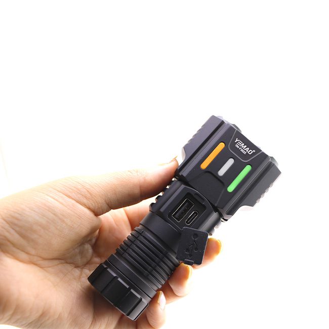 چراغ قوه 6 لامپ پرنور یمائو مدل YM-F302X چراغ قوه 6 لامپ پرنور برند یمائو مدل YM-F302X