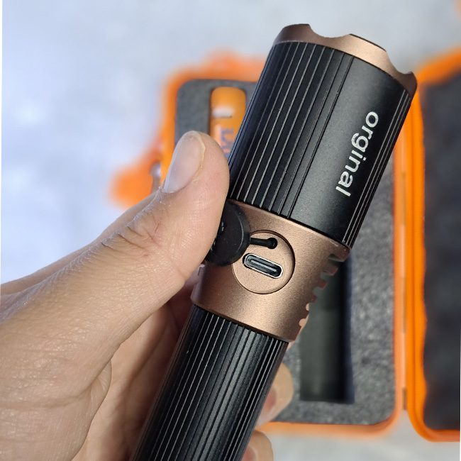 چراغ قوه زوم دار اسمال سان SMALL SUN ZY-T812 چراغ قوه زوم دار اسمال سان SMALL SUN ZY-T812